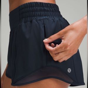 Lululemon Hotty Hot high rise lined short 2.5”